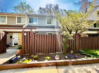 2219 Southgate Sq, Reston, VA 20191