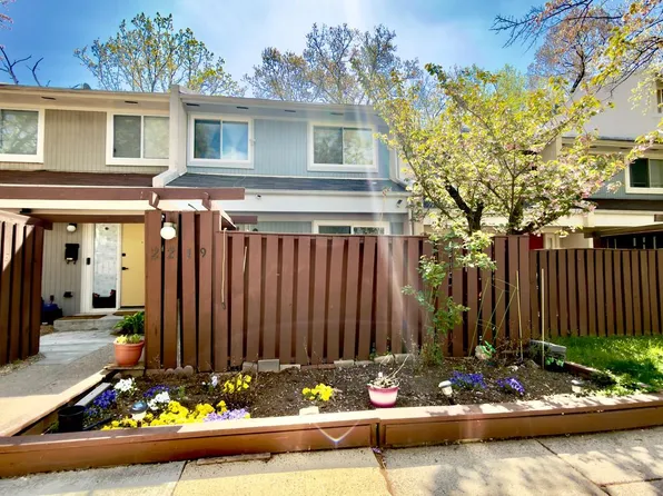 2219 Southgate Sq, Reston, VA 20191