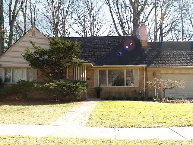 13133 Vernon Ave photo 1