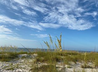 373 Gulf Shore Dr, Carrabelle, FL 32322