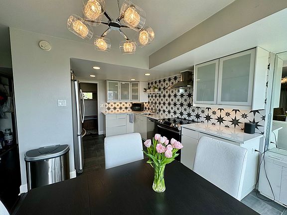 3rd image of 888 N Logan St APT 10G