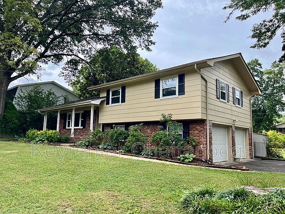 2nd image of 614 N Valley Dr