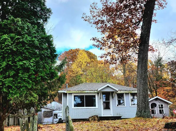 9412 Lakeview Dr, Delton, MI 49046