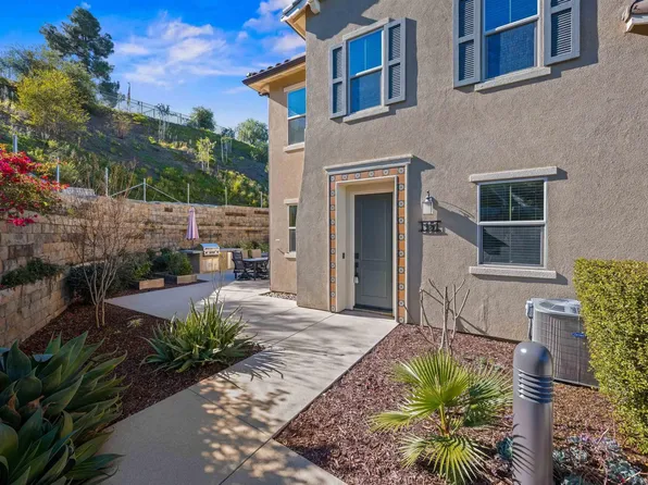 1151 Delpy View Pt, Vista, CA 92084