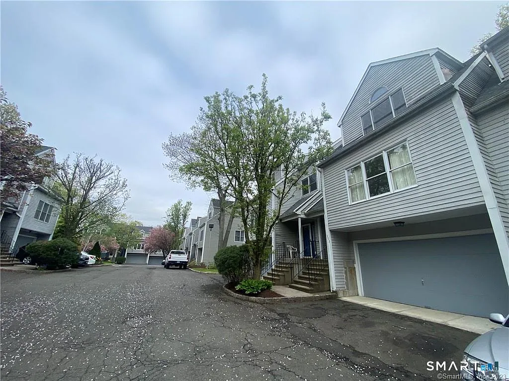 Oxbrook North — Photo 2
