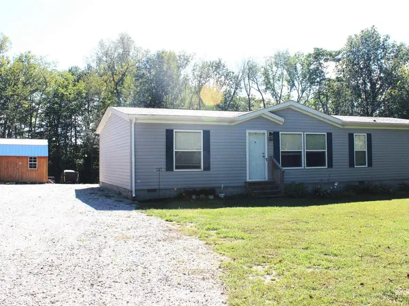 851 W Lincoln St, Dix, IL 62830