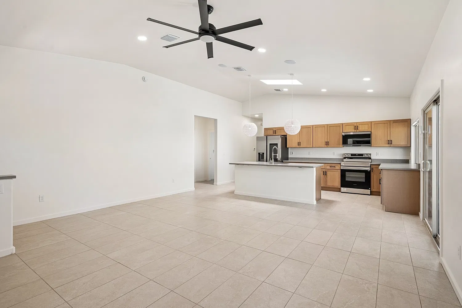 2918 N Tyndall Ave — Photo 2