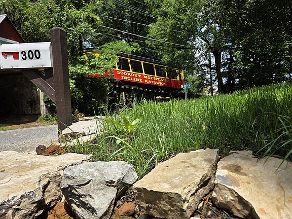 4th image of 300 Old Mountain Rd