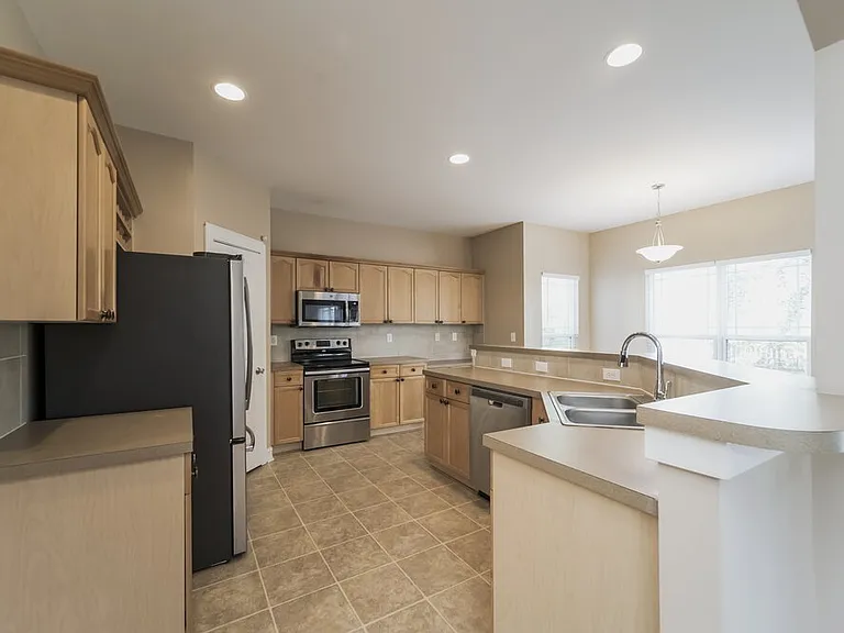 8607 Castle Cliff Dr — Photo 10