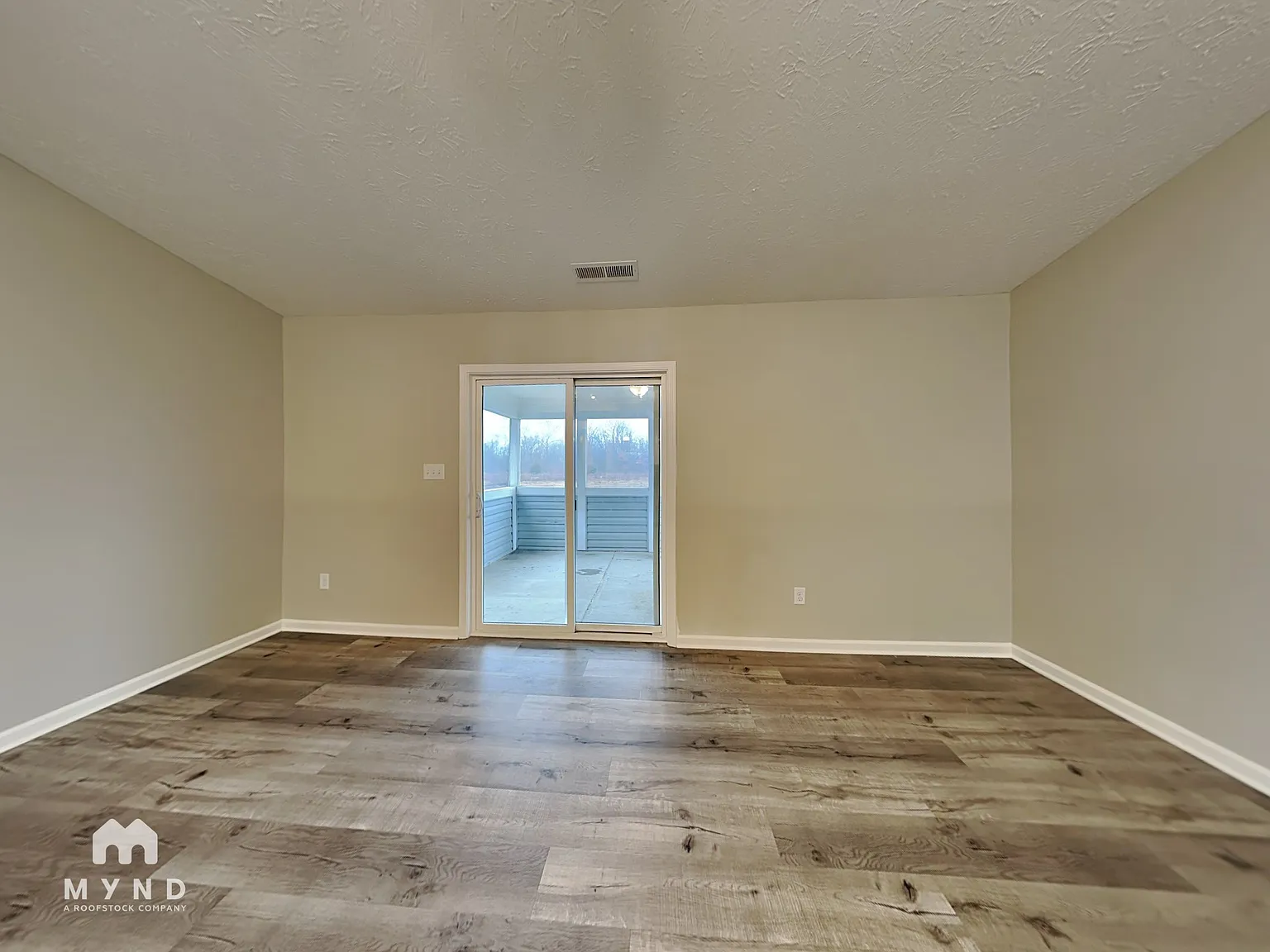 4 bed, 2.0 bath, 1618 sqft, $1,949 — Photo 2
