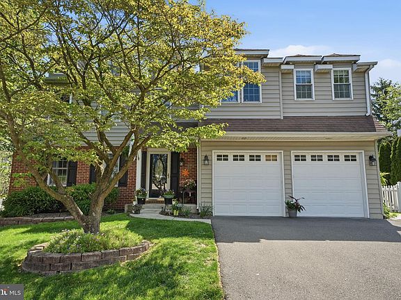 3rd image of 276 Hampton Dr