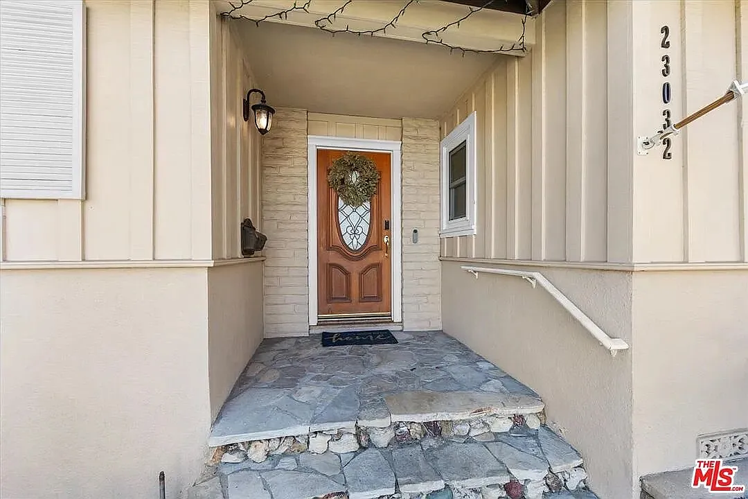 23032 Mobile St — Photo 2