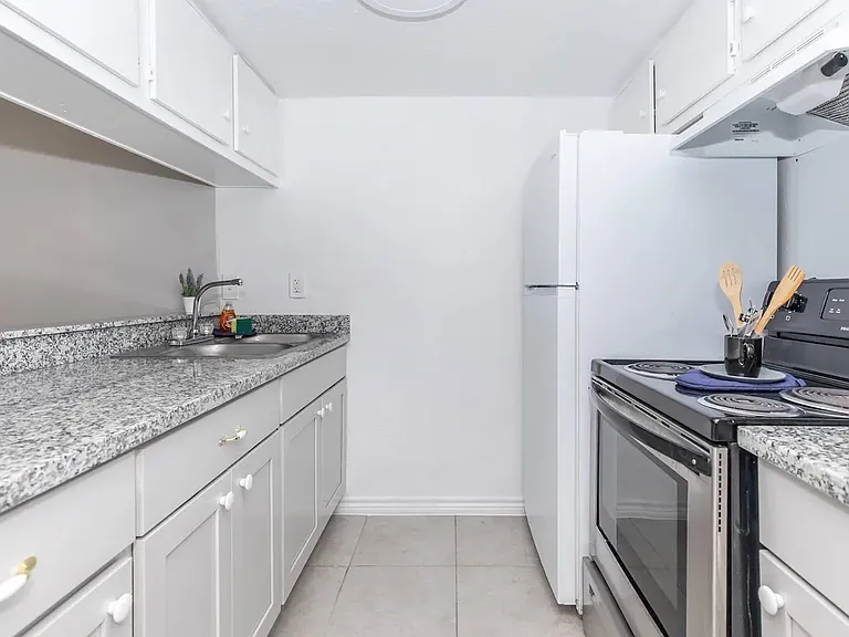Ashley Square Apartments — Photo 55