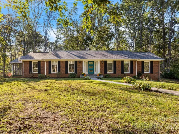 226 Wildflower Rd, Asheville, NC 28804