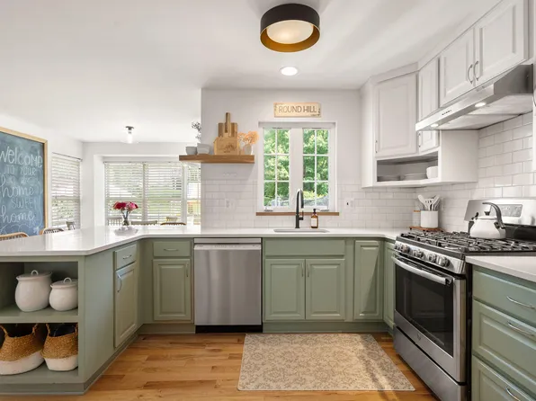 17276 Magic Mountain Dr, Round Hill, VA 20141