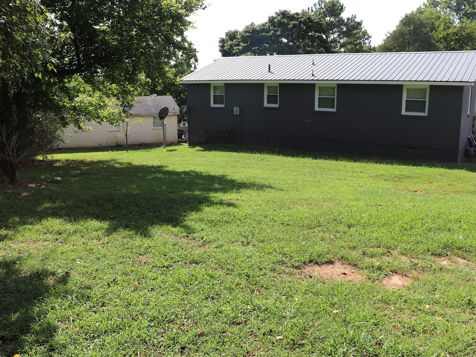 301 Fran Dr — Photo 2