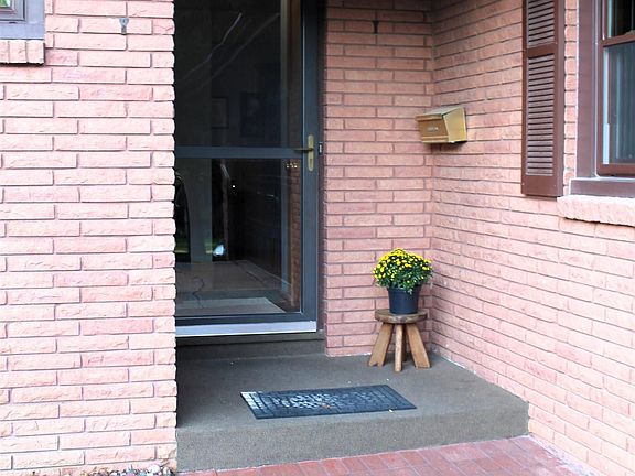 2nd image of 2330 Park Ln