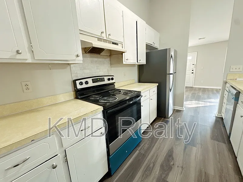 3 bed, 2.0 bath, 1493 sqft, $1,745 — Photo 3