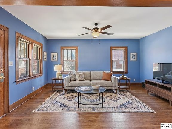 2nd image of 3925 Castelar St