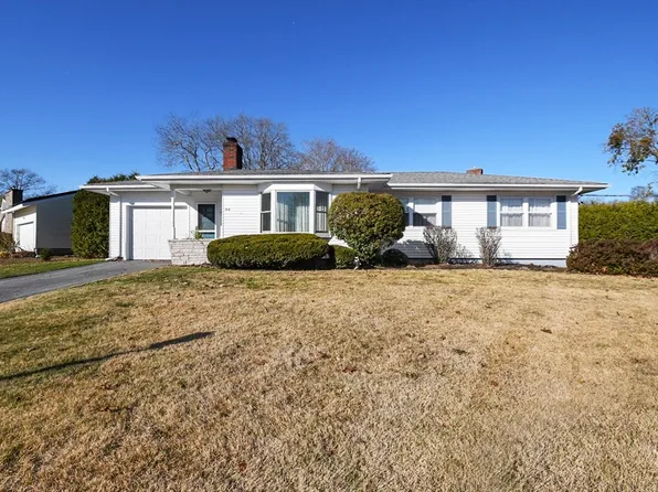 104 Mohawk Rd, Somerset, MA 02726