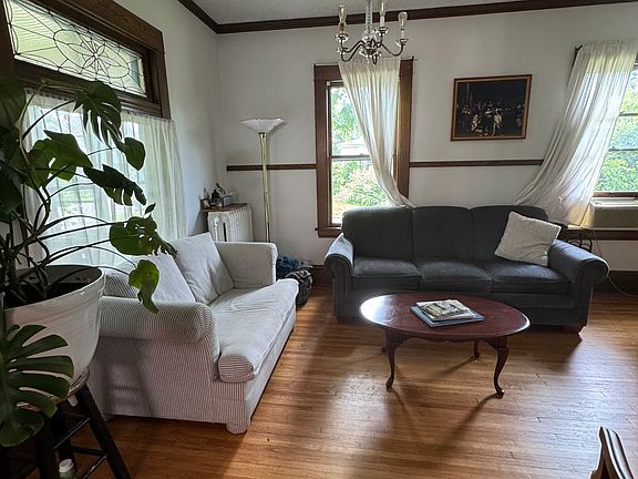 3rd image of 1697 Dayton Ave