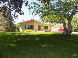 N20W25002 Sunnyridge Ln, Pewaukee, WI 53072