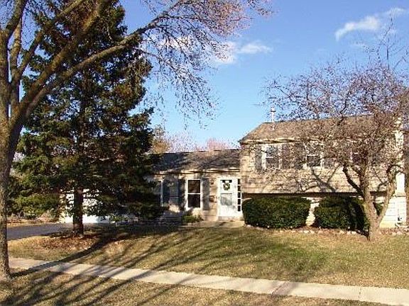 3rd image of 423 Argyll Ln
