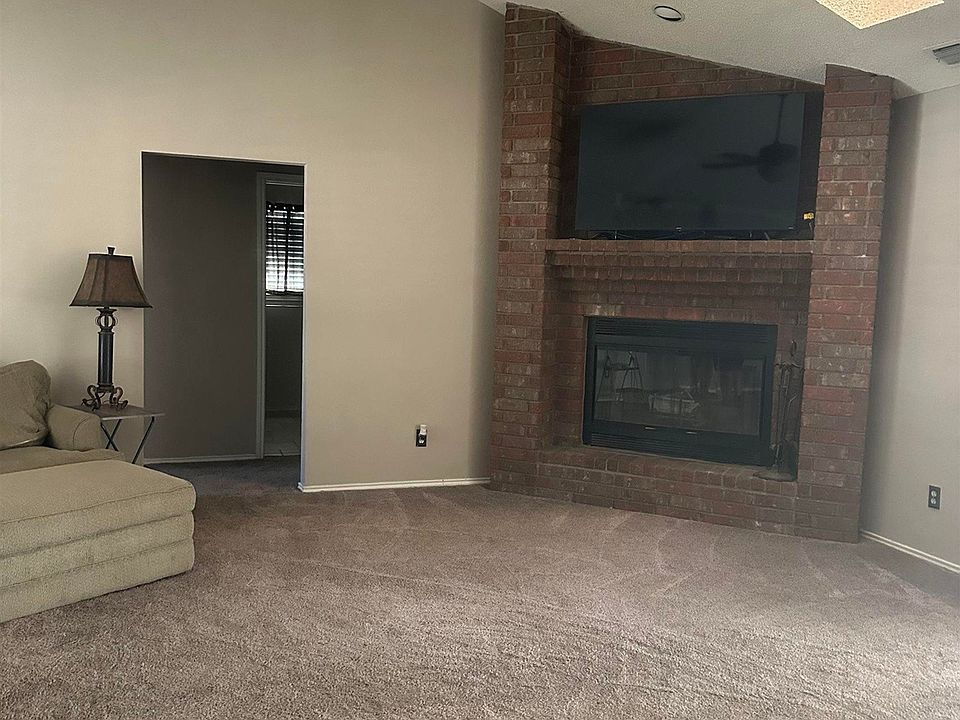 2nd image of 1518 W Caprock St