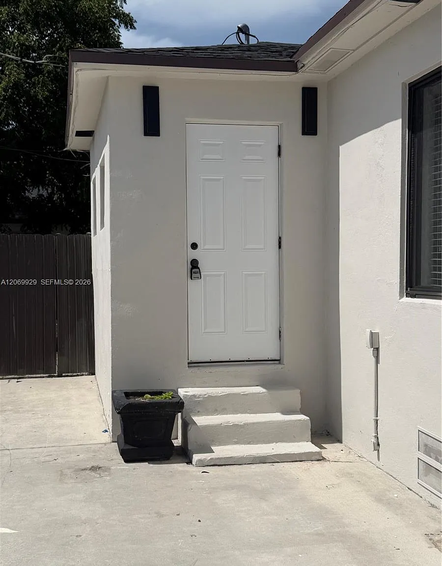 2 bed, 1.0 bath, $3,400 — Photo 3