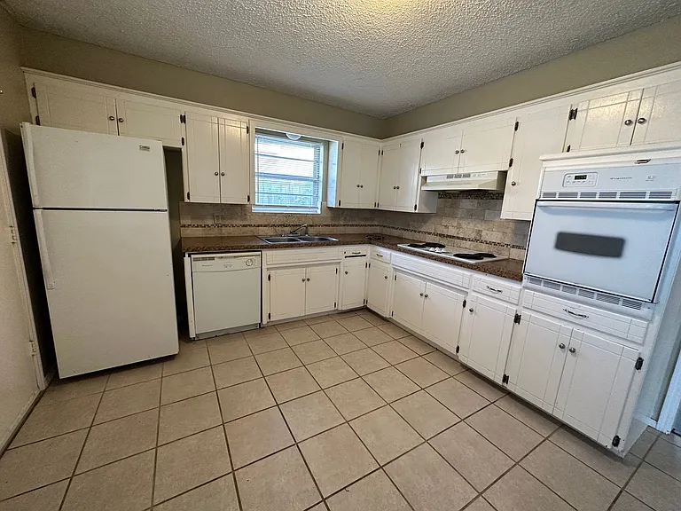 621 Lotus Ave — Photo 18