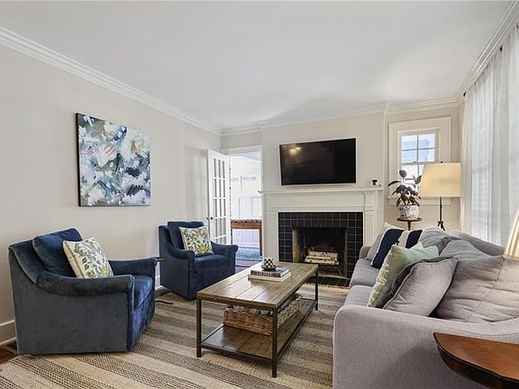 3rd image of 843 Kings Ct NE