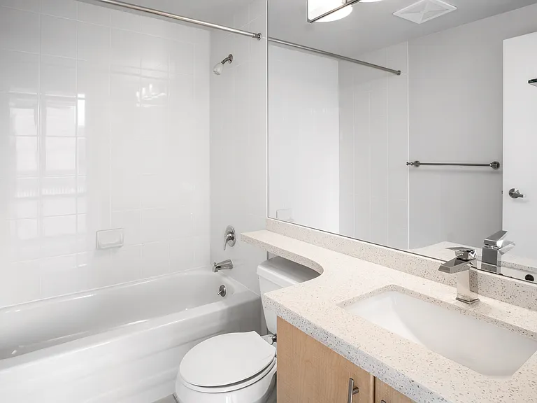 1529 W Pender St — Photo 17