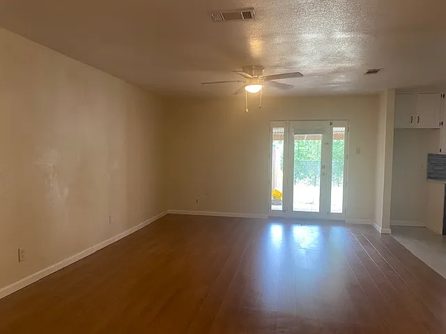 3 bed, 1277 sqft, $2,100 — Photo 4