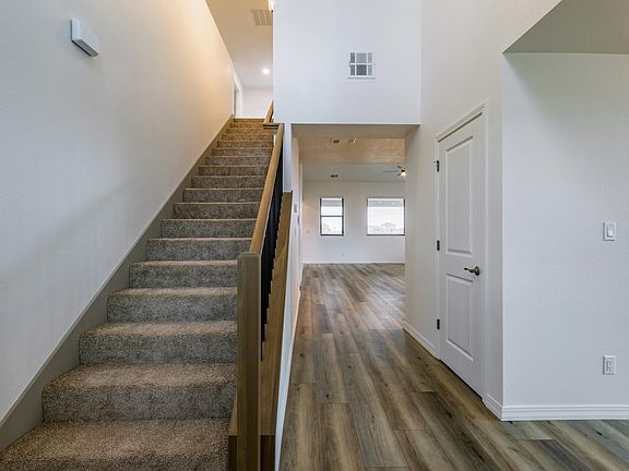 2nd image of 2026 Dekooning Ave SE