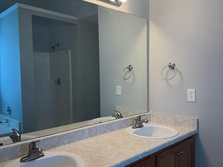 711 Tullamore Way — Photo 10
