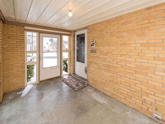 3rd image of 3229 Hanna Ave