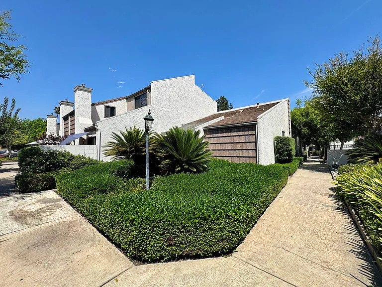 594 W Huntington Dr #C — Photo 20
