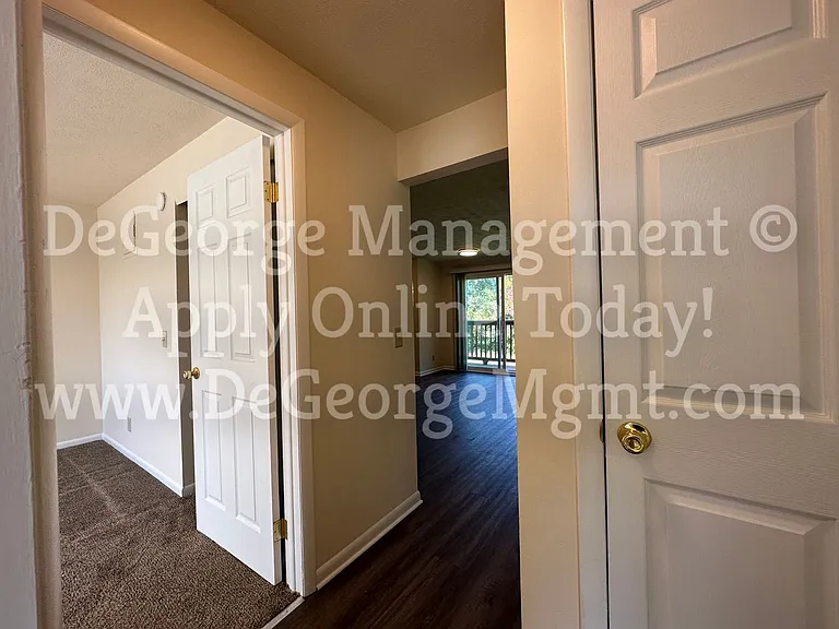 Woodside Court Apartments — Photo 64