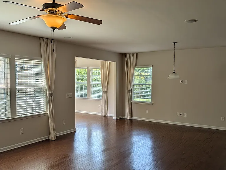 2428 Averon Dr — Photo 18