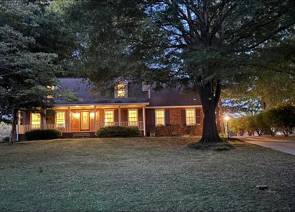 Building Photo - 619 Chesterfield Cir