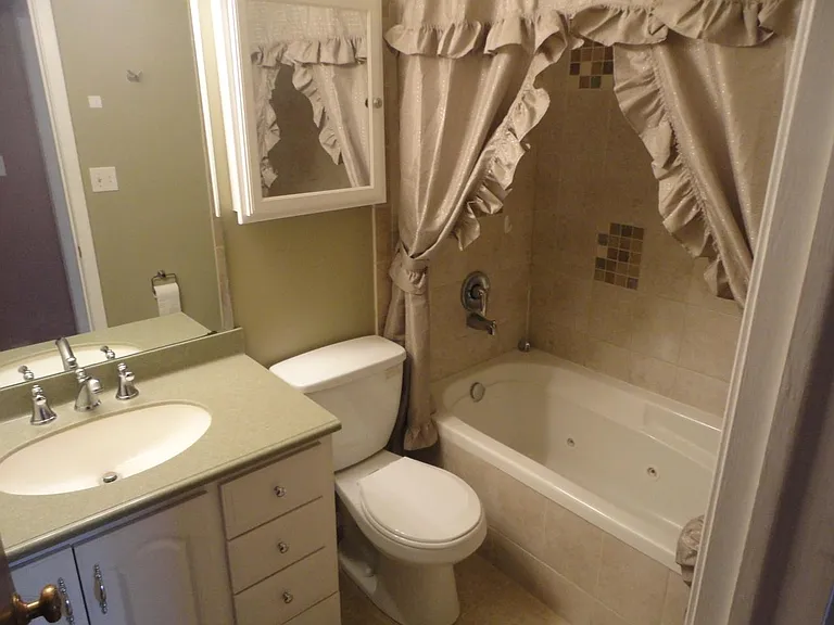 366 Washington Ct — Photo 10
