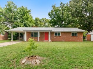 906 W Davis St, Fayetteville, AR 72703