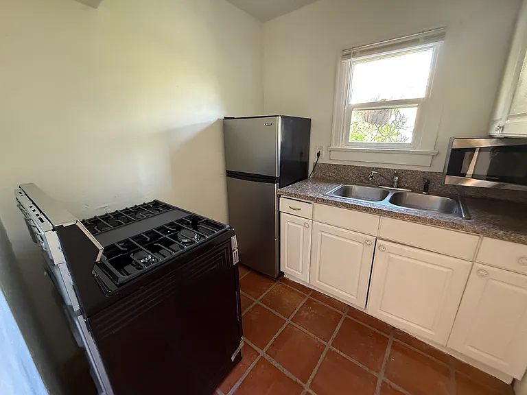 407 Loma Dr #411-4/5 — Photo 11
