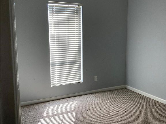 3rd image of 526 Hillcrest Dr