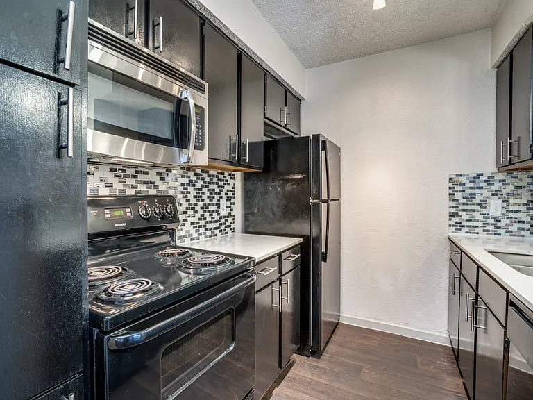 Hudson Apartments — Photo 36