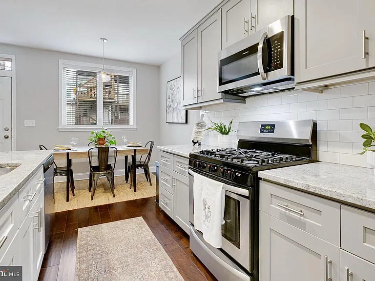 413 S East Ave — Photo 7
