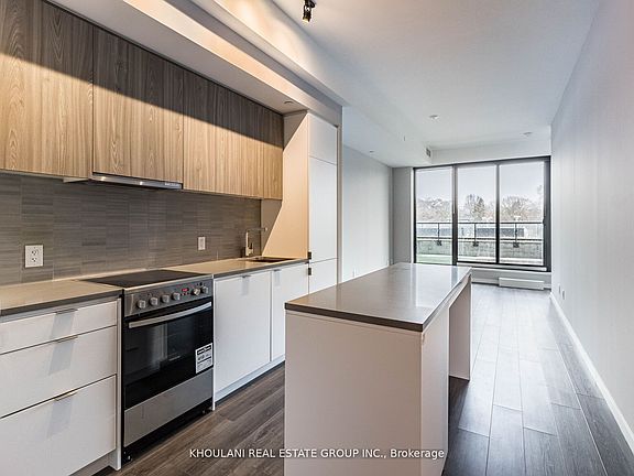 2nd image of 7 Smith Cres #204