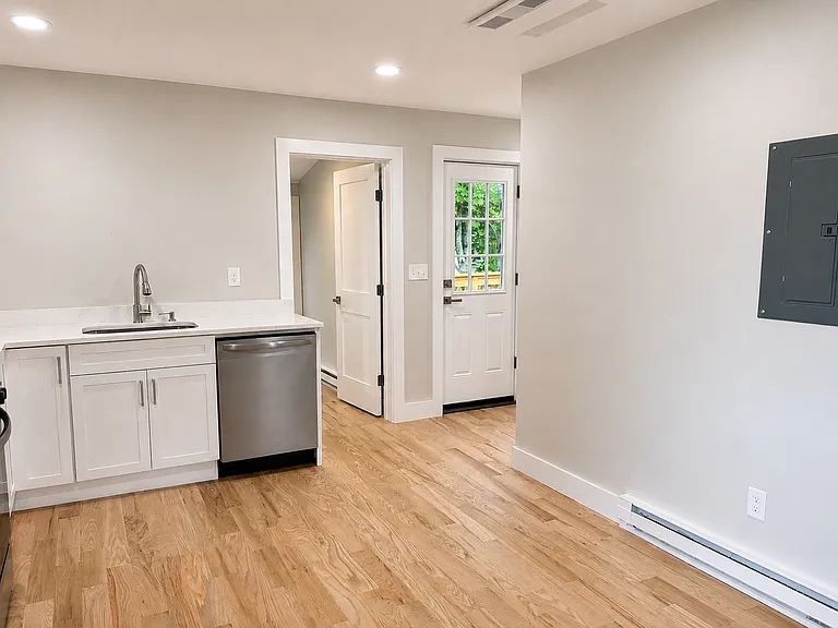 10-12 H St #2 — Photo 6