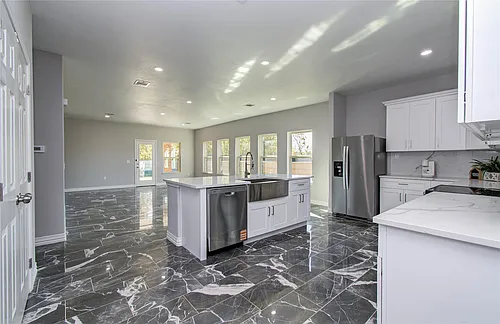 898 Road 3556 Photo 1
