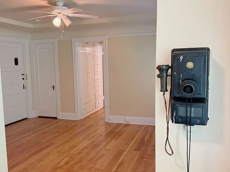 Flanders Apartments — Photo 42